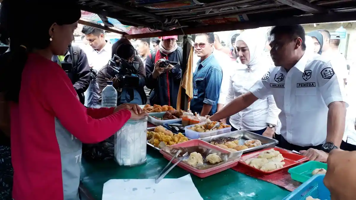Paslon Musi Blusukan Ke Pasar Sentosa Plaju Palembang, Pedagang Minta Hal ni