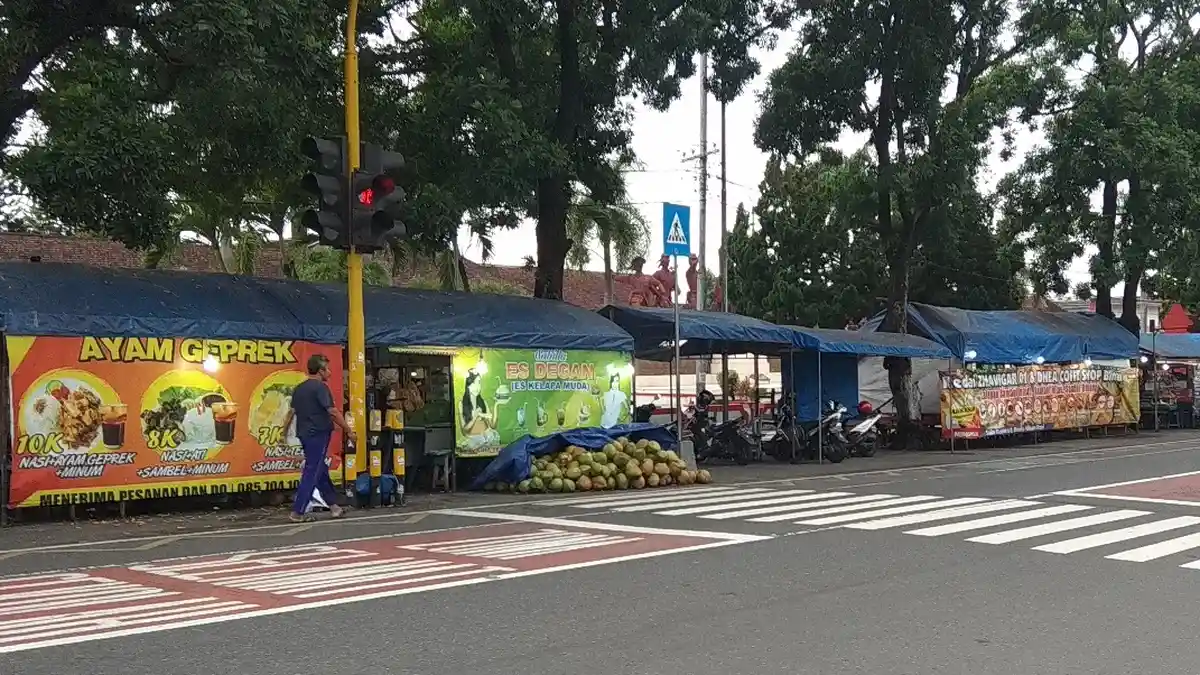 PKL Depan Monumen PETA Blitar Direlokasi Ke Pusat Kuliner Maret Ini