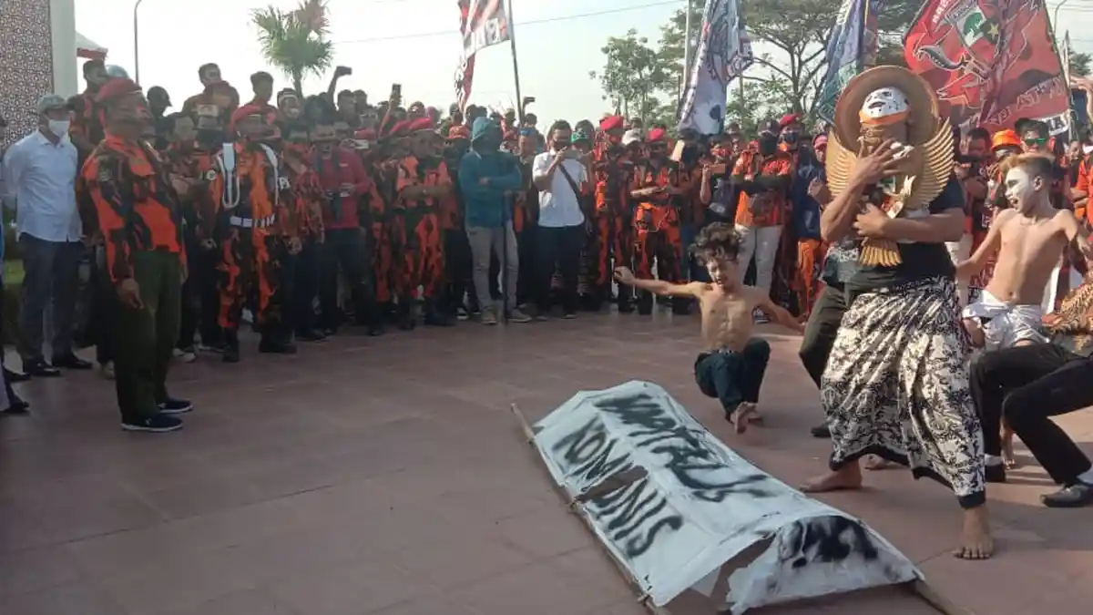 Tolak Rancangan RUU HIP, Ratusan Pemuda Pancasila Geruduk Kantor DPRD Sukoharjo