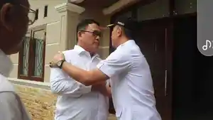 Bupati-Lebak-Hasbi-Jayabaya-saat-mendatangi-langs.jpg