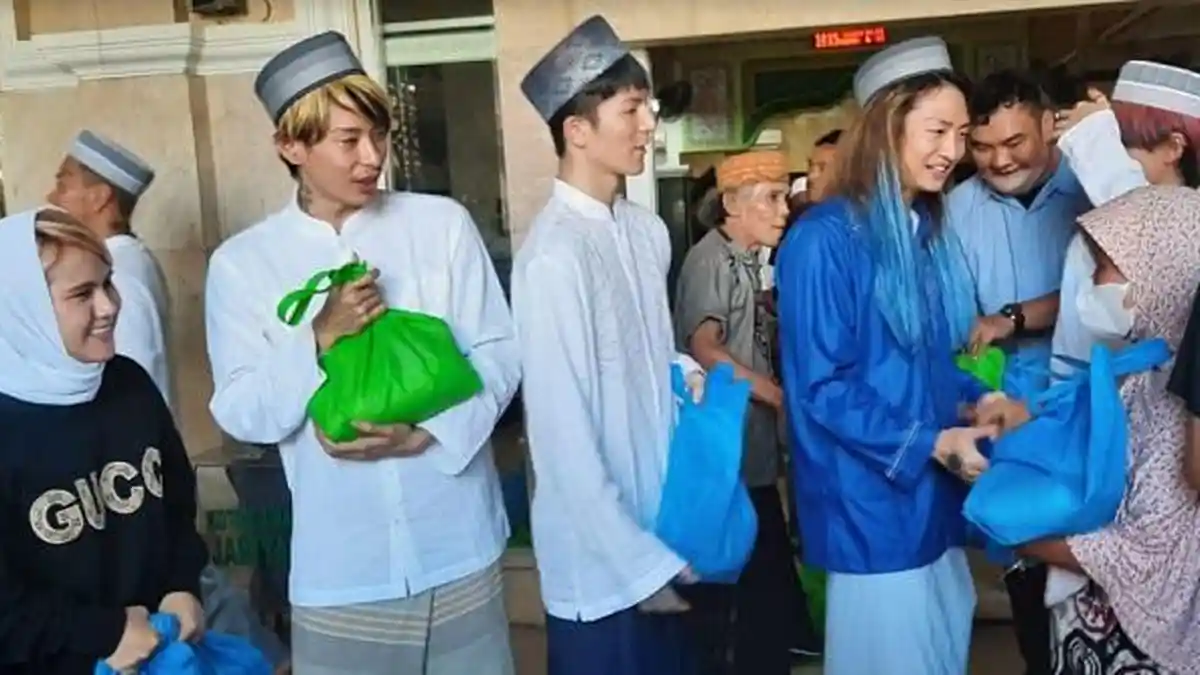 Setelah Miyabi, Evelyn Nada Anjani Ajak DJ Asal Jepang Bagi-bagi Sembako