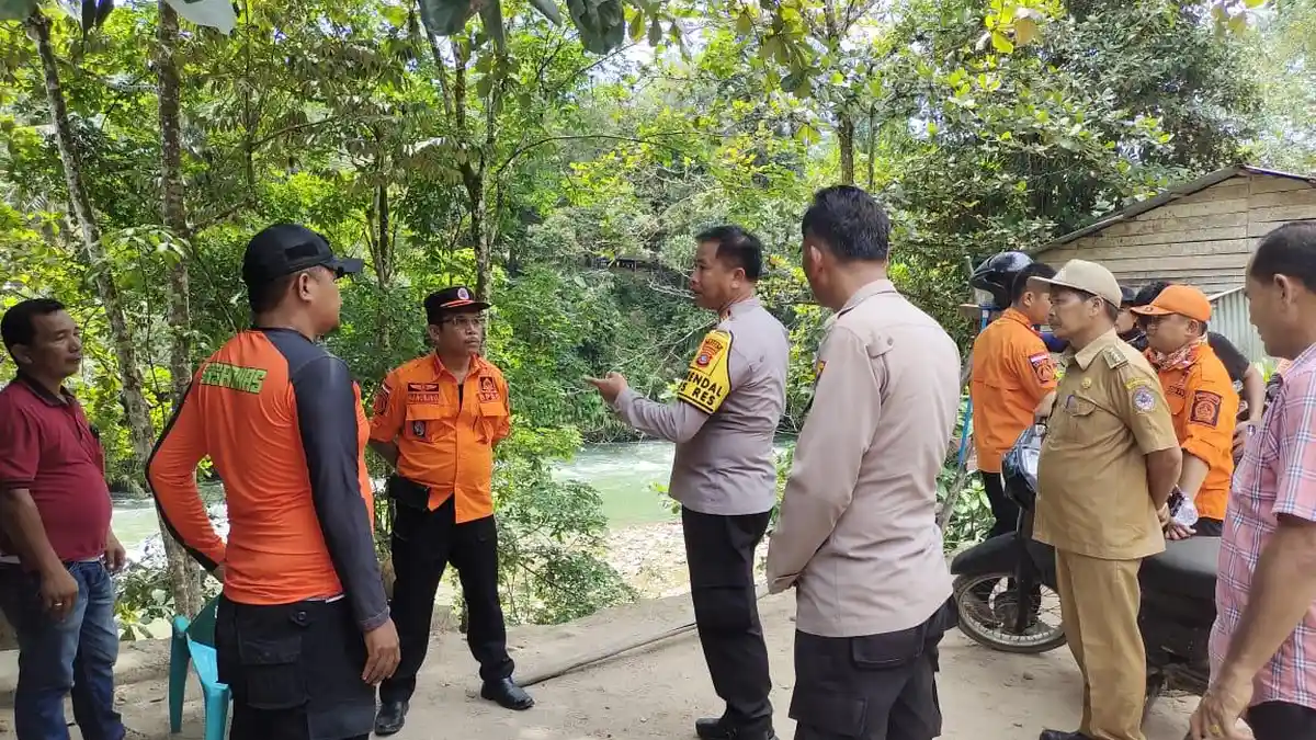 Terima Informasi Orang Hanyut, Polres Toba Turunkan Personel ke Sungai Asahan