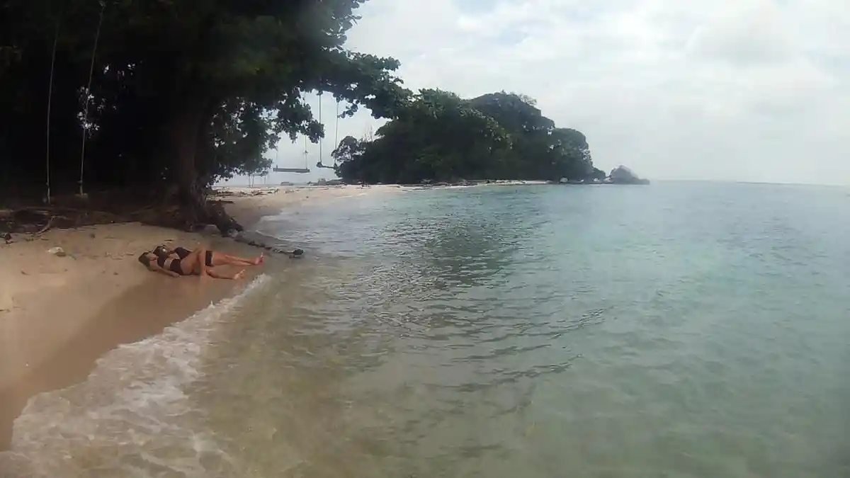 Pulau Berhala Manjakan Wisatawan dengan Birunya Laut dan Pasir Putih