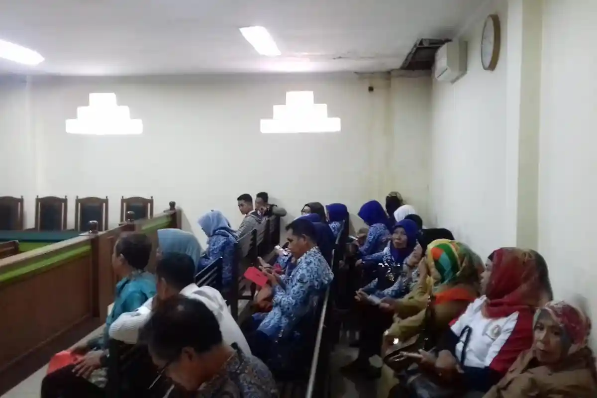 Kasus Siswa Aniaya Guru, Puluhan Guru Ramai-ramai ke PN Makassar