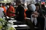 Keluarga Korban Berduka