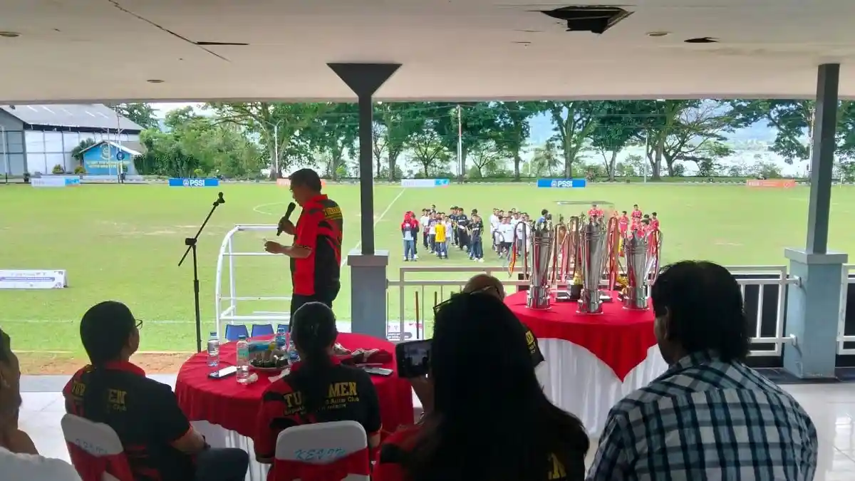 Wali Kota Buka Turnamen Sepakbola U-20 Antar Club se- Kota Ambon