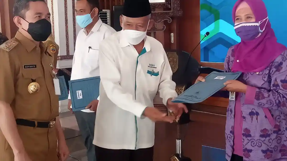 Diharapkan Tak Putus Sekolah, 210 Siswa di Pati Terima Bantuan dari Lembaga GNOTA dan Baznas