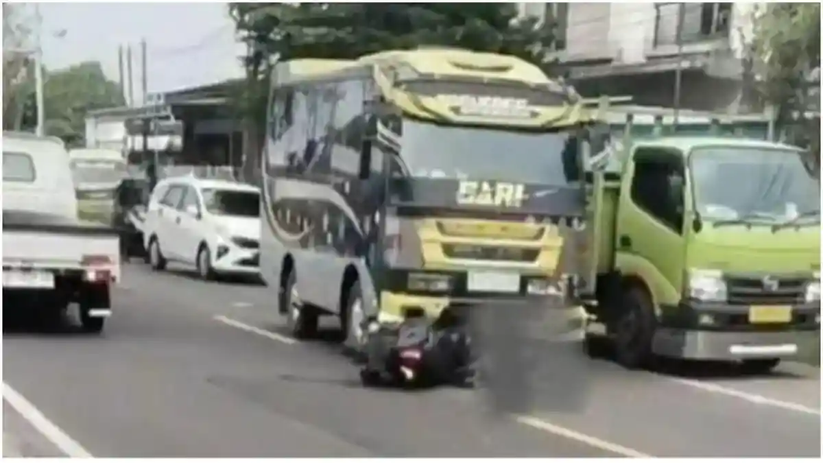 Pemotor Tewas Kecelakaan Maut di Kediri, Korban Tertabrak Pajero dan Elf