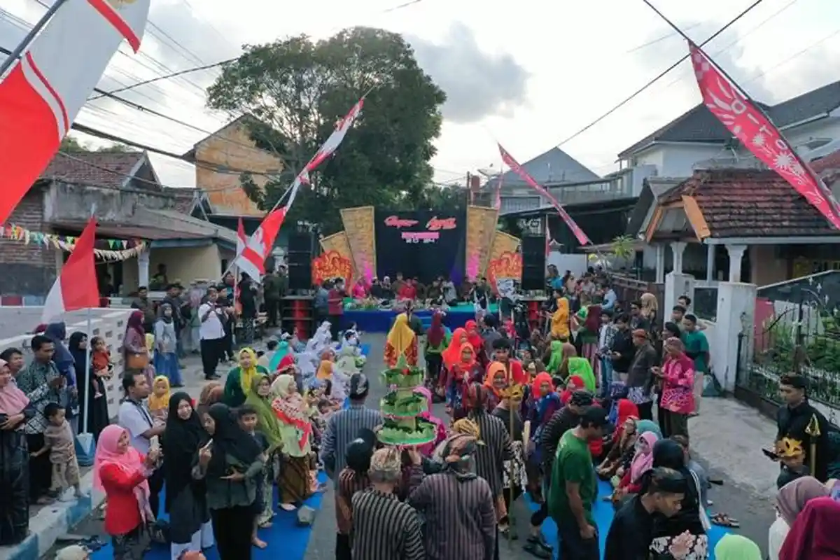 Ribuan Jenang Tradisional Dihidangkan, Kirab Sapar Agung di Lumajang Berlangsung Meriah