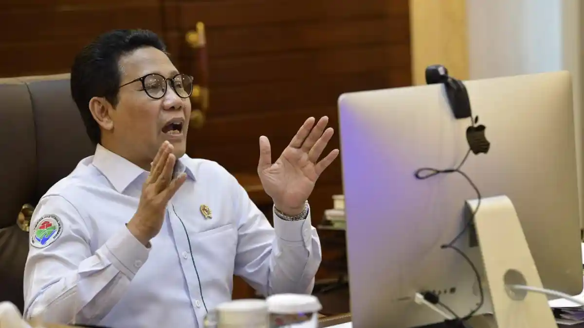 Mendes PDTT: Perangkat Desa Wajib Memasang Pembatas antara Petugas dengan Pengguna Layanan