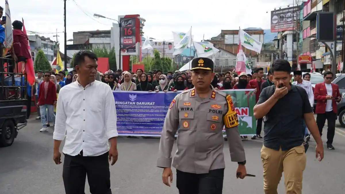 Kapolres Padangsidimpuan Dampingi Mahasiswa Aksi Damai ke Kantor DPRD
