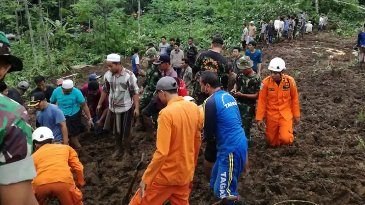 BREAKING NEWS: Dua dari Tiga Korban Longsor di Jember Berhasil Ditemukan