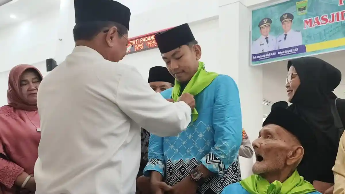 Lepas 251 CJH, Bupati JKA Minta Doakan Padang Pariaman Terhindar dari Musibah dan Diberkahi