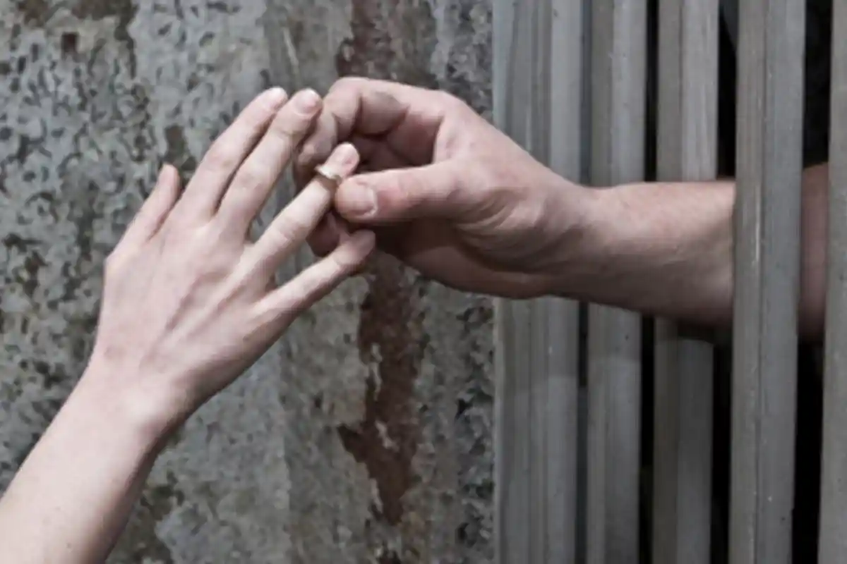 Kisah Cinta Rumit Pasangan Beda Usia 19 Tahun, Cinta Segitiga Berujung Penjara