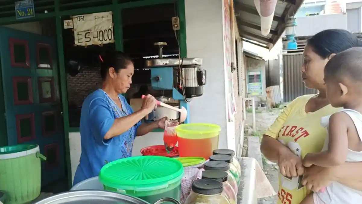 Es Merah Ahong Sejak Tahun 1985, Laris Manis Jadi Menu Berbuka Saat Ramadan