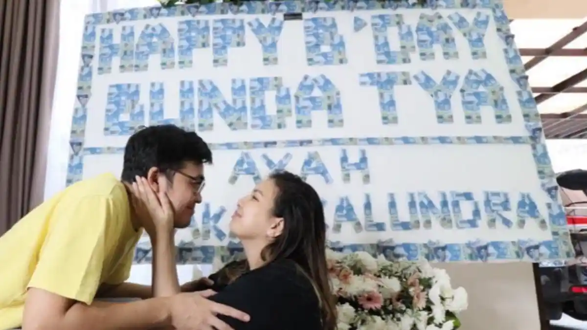 Statusnya Selebriti Terkenal dan Juragan Kos-kosan, Artis Ini Tak Gengsi Sibuk Bungkusin Hampers