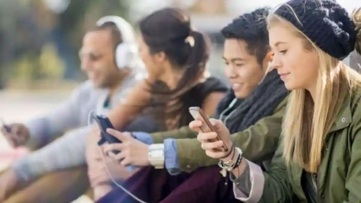 Kerap Cemas dan Gelisah, Simak Penjelasan Mengapa Seseorang Dapat Kecanduan Smartphone
