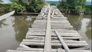 jembatan-rusak-di-Desa-Lara-Mamuju-tengah.jpg