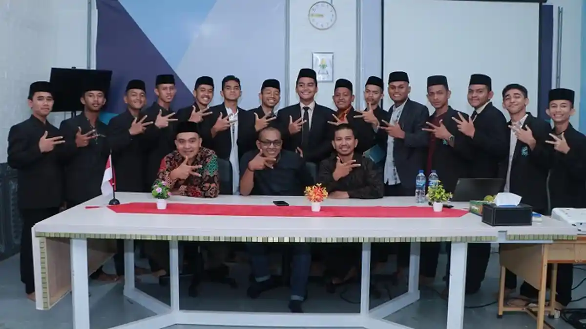 Prodi S2 KPI UIN Ar-Raniry Sukses Gelar Pendampingan Literasi Digital di Pesantren Modern Al-Manar