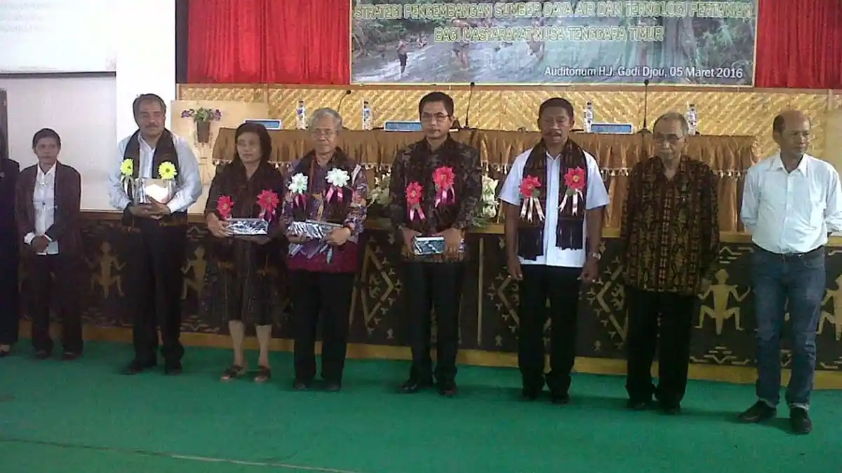 Bupati Ende Buka Seminar Nasional Fakultas Tehnik Uniflor