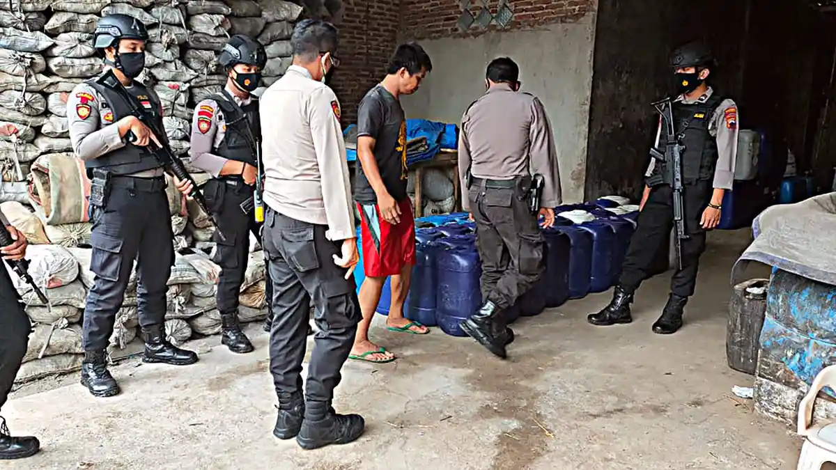Bos Ciu dan Tuak di Banyumas Melongo Dagangan Disita Polisi