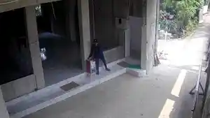 Rekaman-CCTV-aksi-pencurian-uang-kotak-amal-di-wilayah-Jatijajar.jpg