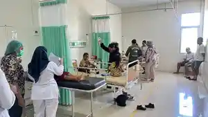 Belasan-siswa-SD-Negeri19-Kota-Tual-Maluku-menjalani-perawatan-di-Rumah-Sakit.jpg