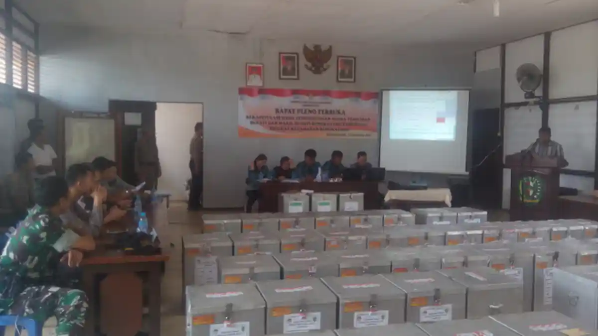 Aparat Berjaga di Lokasi Pleno PPK Bengkayang