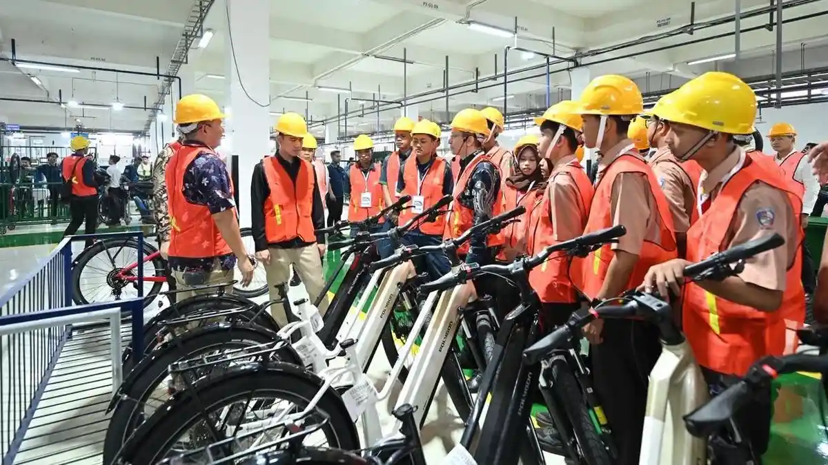 Kunjungi Pabrik Polygon Sidoarjo, Wapres Gibran Dorong Pendidikan Vokasi Selaras Kebutuhan Industri