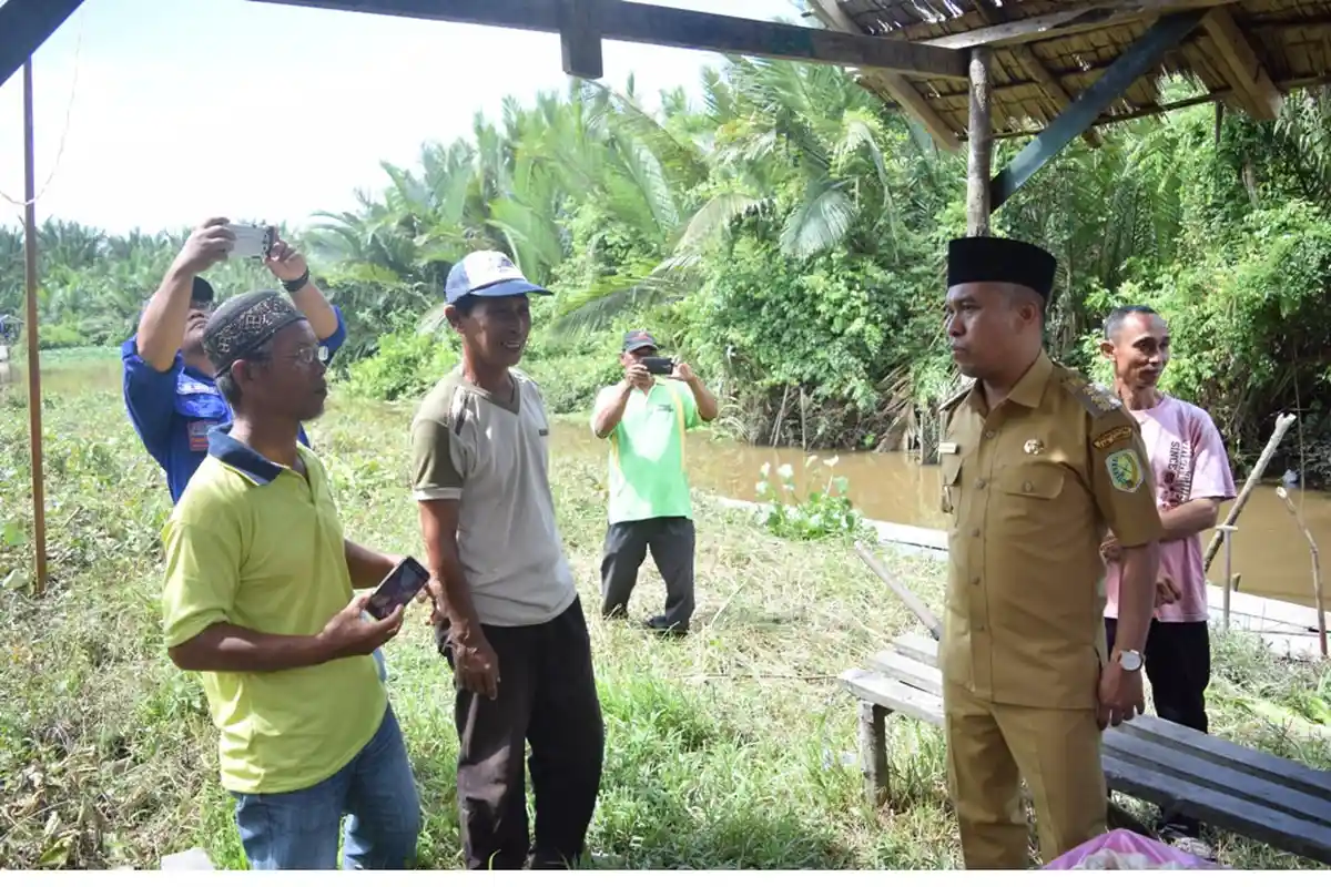 Tinjau Lokasi Pembangunan Jembatan Gantung di Semparuk, Ini Pesan Atbah Kepada Masyarakat