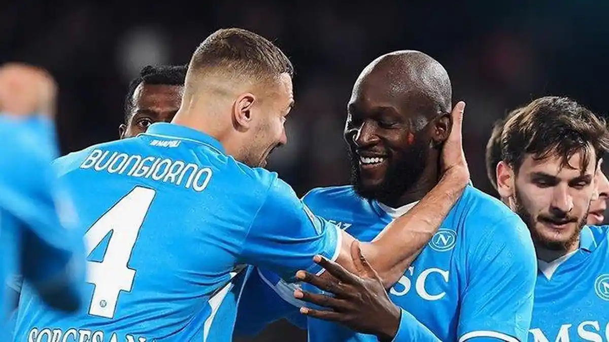 HASIL Napoli vs Olympiacos Tadi Malam, Partenopei Mennag Susah Payah, Romelu Lukaku Jadi Korban