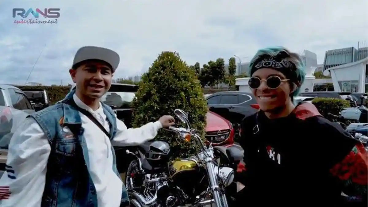 Atta Halilintar Takut Dihujat Saat Pamer Motor Miliarannya, Raffi Ahmad Bela: Bukan Duit Orang Tua !