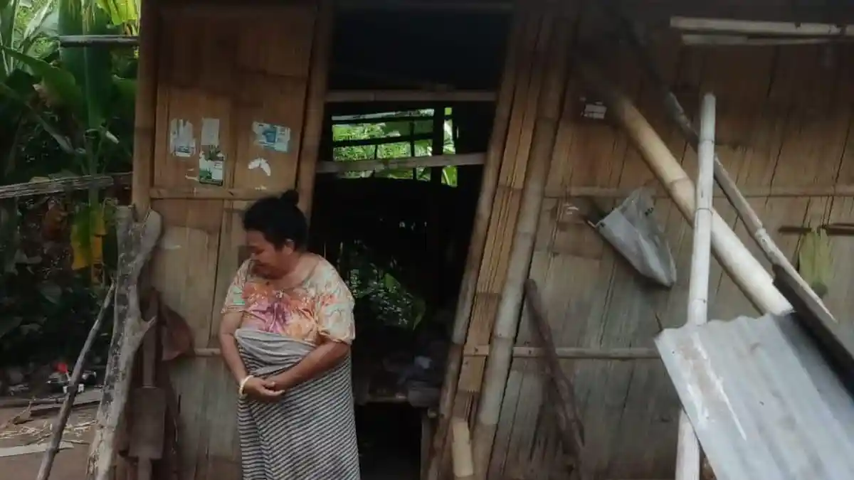 FEATURE: Martina dan Empat Anaknya Bertahan di Gubuk Reot, Setiap Hari ...