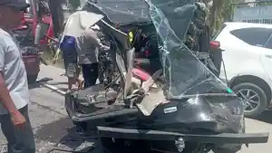 Salah-satu-mobil-yang-terlibat-tabrakan-beruntun-di-Aceh-Tamiang.jpg