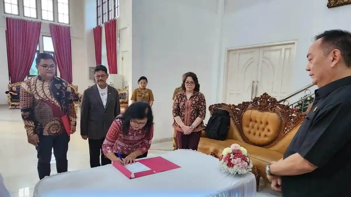 Wali Kota Tomohon Lantik Pengurus LP3KD Kota Tomohon 2025-2030