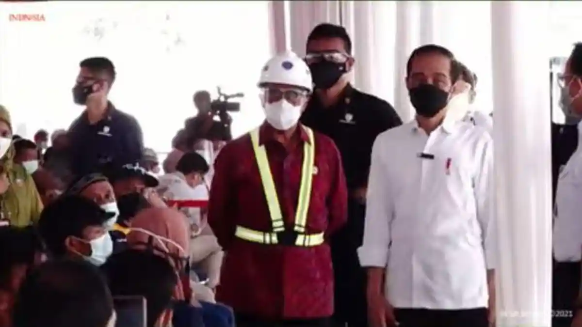 Jokowi Tekankan Pentingnya Vaksinasi bagi Masyarakat Pelabuhan 