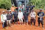 Warga-kerja-bakti-buka-lahan-baru-perkuburan-Desa-Bobong-Taliabu.jpg
