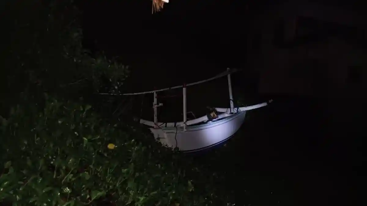 Dua Sampan Nelayan Rusak Dihantam Gelombang Tinggi