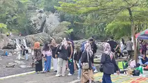 20260614-keramaian-wisatawan-lokawisata-baturraden.jpg