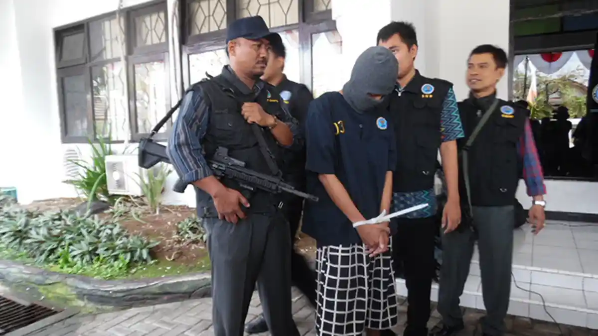 Anggota BNNP Jateng Tertabrak Mobil Pembeli Sabu 187 Gram - kurir-sabu_20160809_124449.jpg