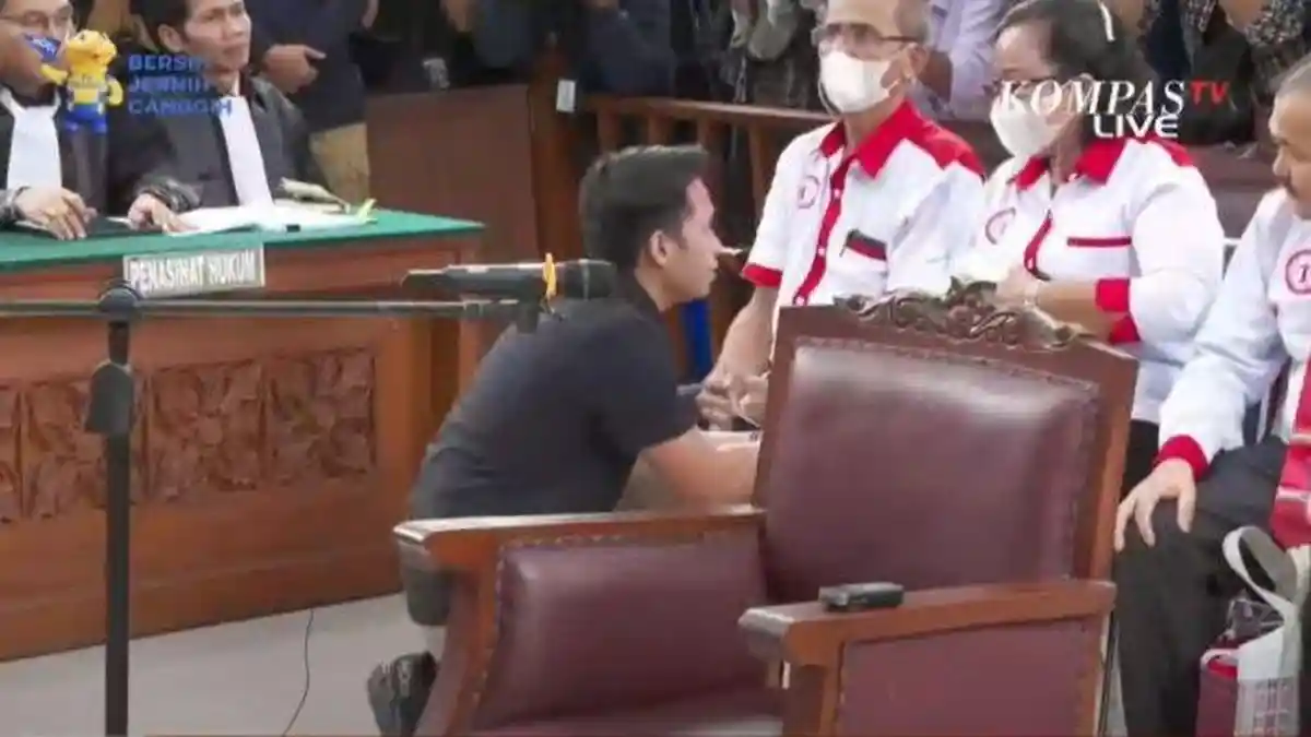 Ini Ternyata Isi Dialog Bharada E dan Orang Tua Brigadir J, Ada 1 Permintaan saat Richard Bersimpuh
