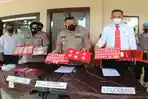 polresta-mataram-menunjukkan-tiga-emak-emak-pengedar-sabu.jpg