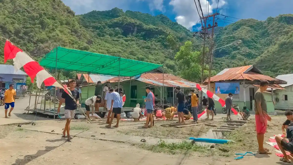 Ramaikan Tradisi Ketupat di Leato Selatan Gorontalo, Ada Balap Perahu Hingga Panjat Pisang