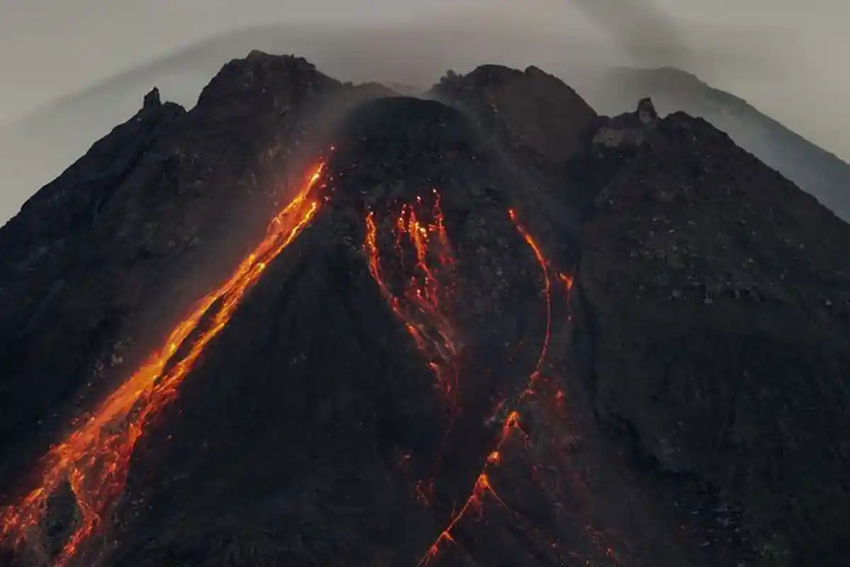 Puncak Tertinggi Gunung Merapi Runtuh Saat Letusan 2010 hingga Tewaskan Juru Kunci Mbah Maridjan