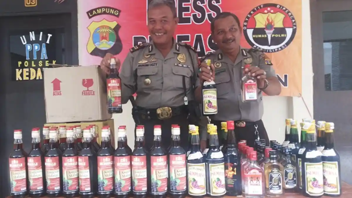 BREAKING NEWS: Polsek Kedaton Sita 106 Botol Minuman Keras