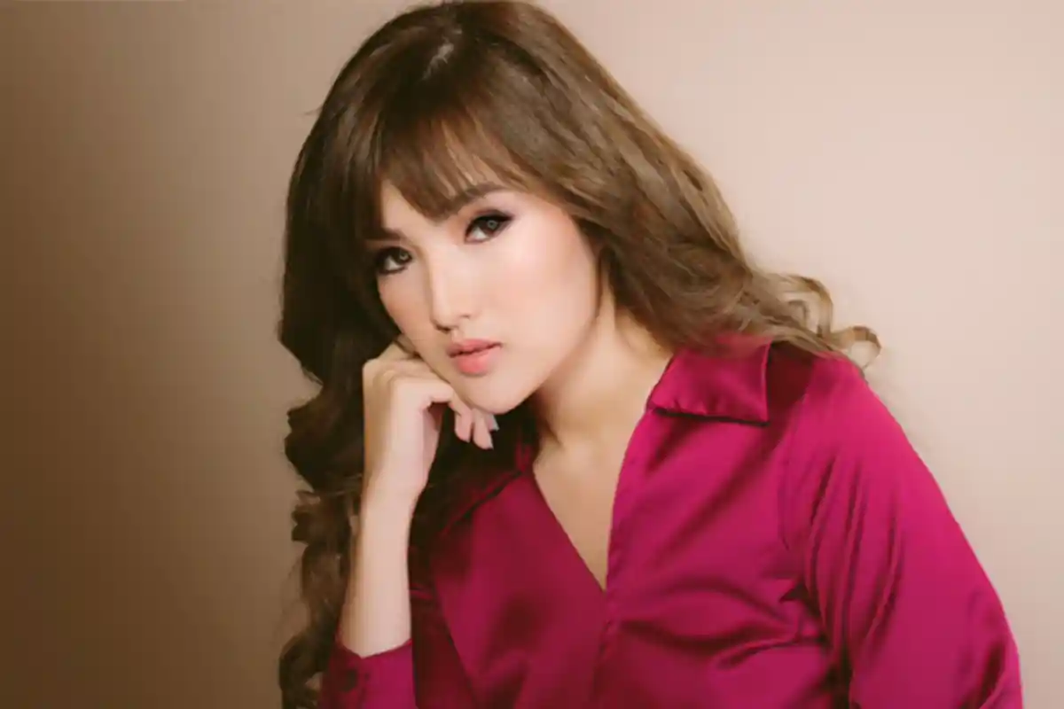 Hormat Astrid Ellena pada Ayah, Hadir di Persidangan Meski Sempat Tak Diakui Anak Fredrich Yunadi