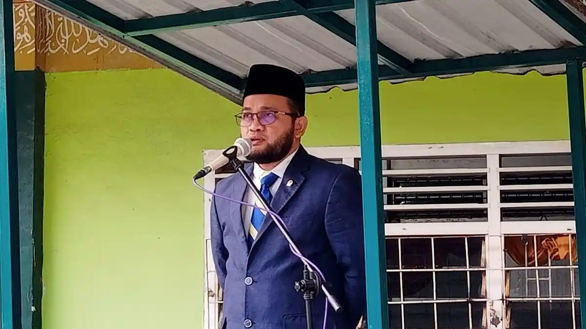 Dedi Iskandar Batubara Ceritakan Kisah Hidupnya Dihadapan Ribuan Siswa Madrasah Al Washliyah Tembung