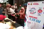 suasana-peserta-lari-yang-mengambil-perlengkapan-lomba-atau-race-pack.jpg<pf>suasana-peserta-lari-yang-mengambil-perlengkapan-lomba-atau-race-pack-1.jpg<pf>suasana-peserta-lari-yang-mengambil-perlengkapan-lomba-atau-race-pack-2.jpg