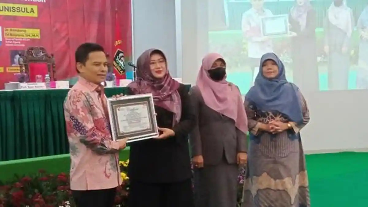 Seminar Internasional di Unissula Semarang, Prof Ma'ruf Sampaikan Strategi Pencegahan Kekerasan Anak