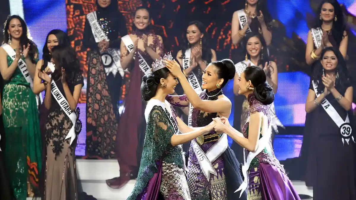 Kezia Roslin dari Sulawesi Utara Menangi Final Puteri Indonesia 2016